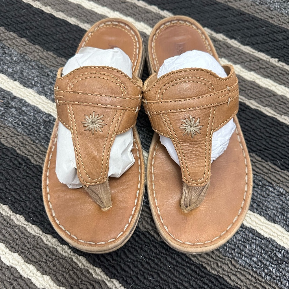 Sz 7 Josef Seibel Lucia Tan Thong Leather Sandals Embroidered Starbursts